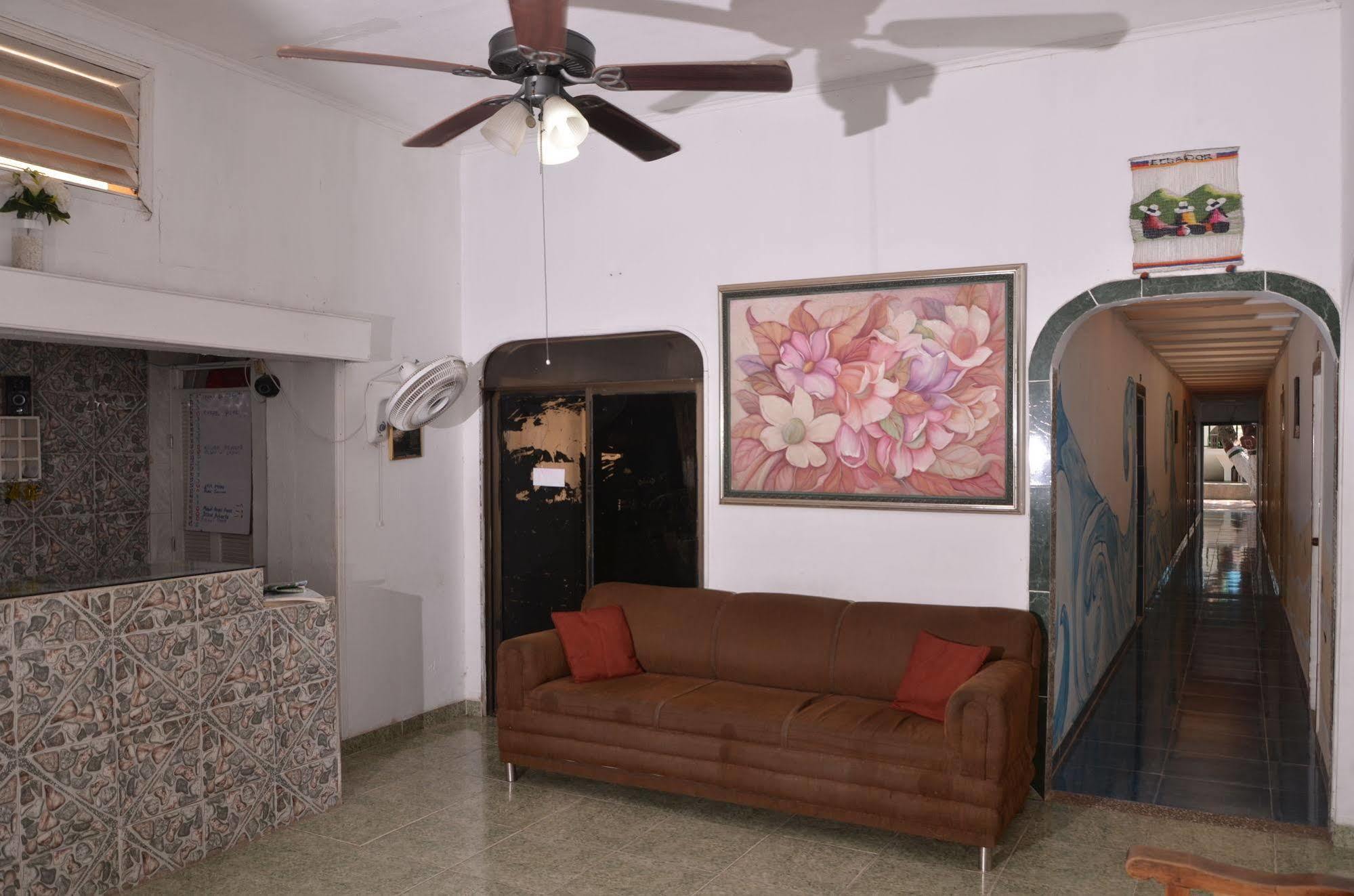 Hotel Vargas Airport Cartagena Esterno foto
