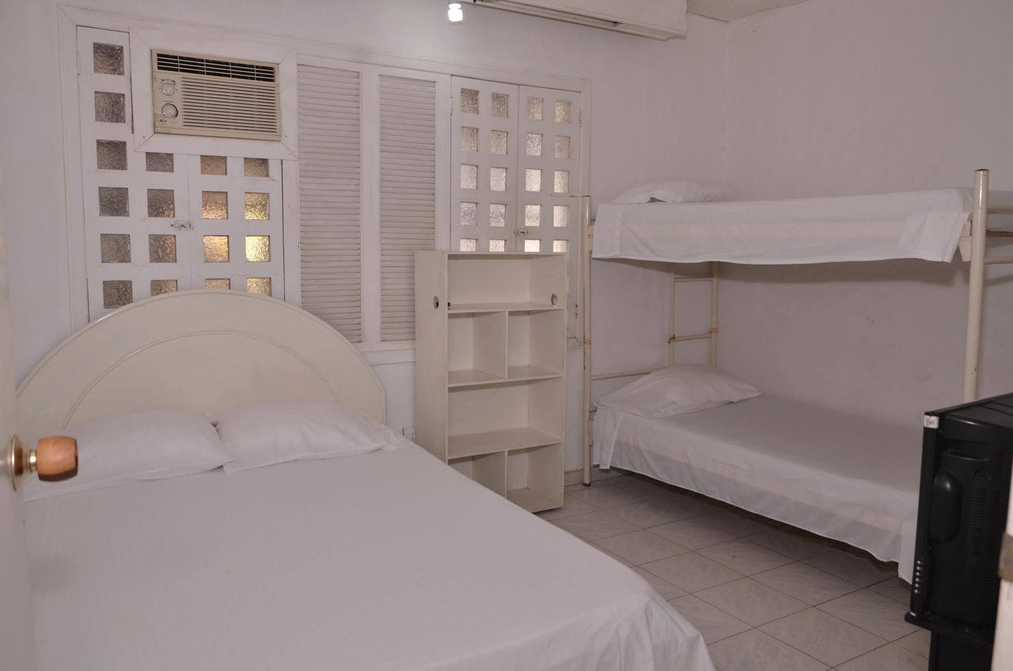 Hotel Vargas Airport Cartagena Esterno foto