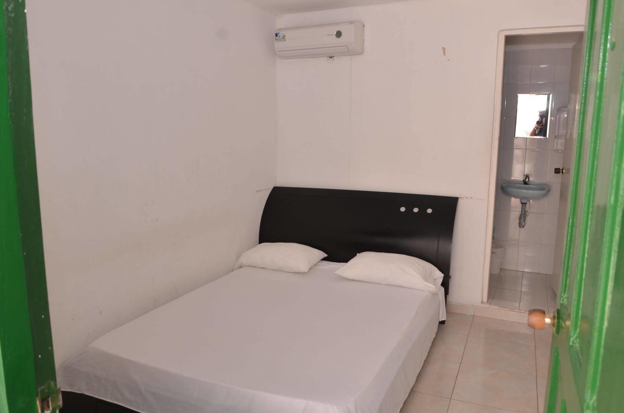 Hotel Vargas Airport Cartagena Esterno foto